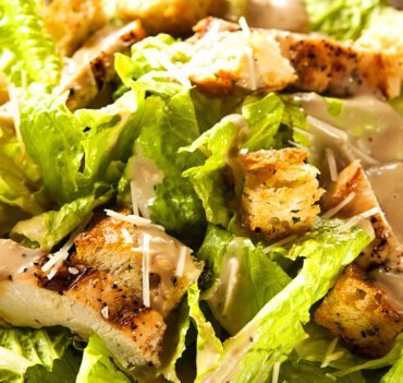 Salad mixed leaves with grilled chicken